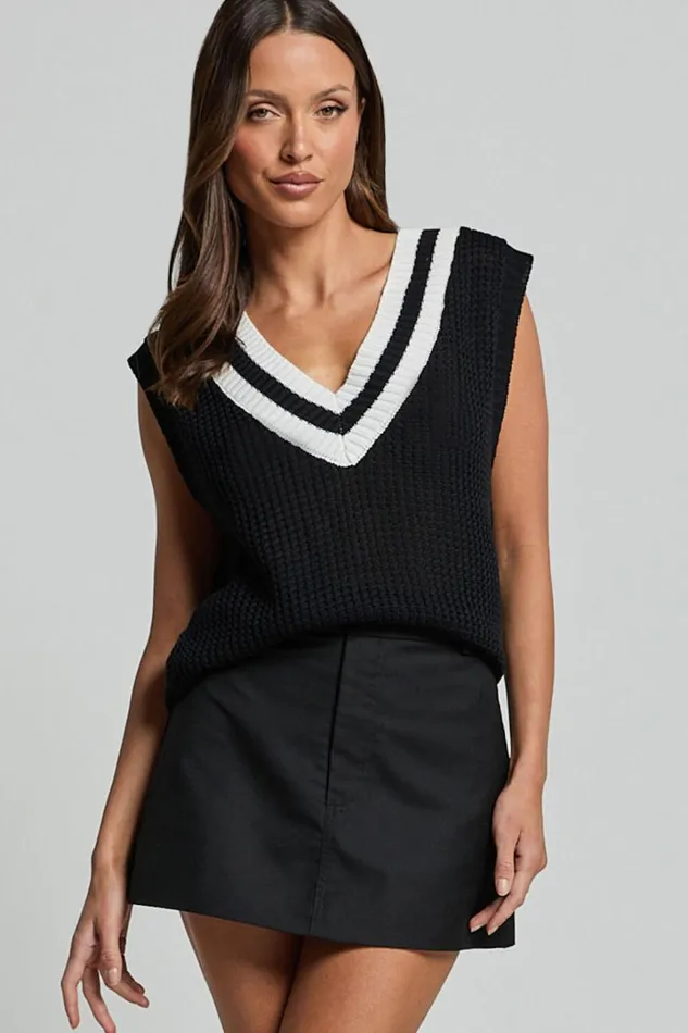 Aleona Top 8211 V Neck Sleeveless Knit Sweater Vest In Black Women Showpo Knitwear