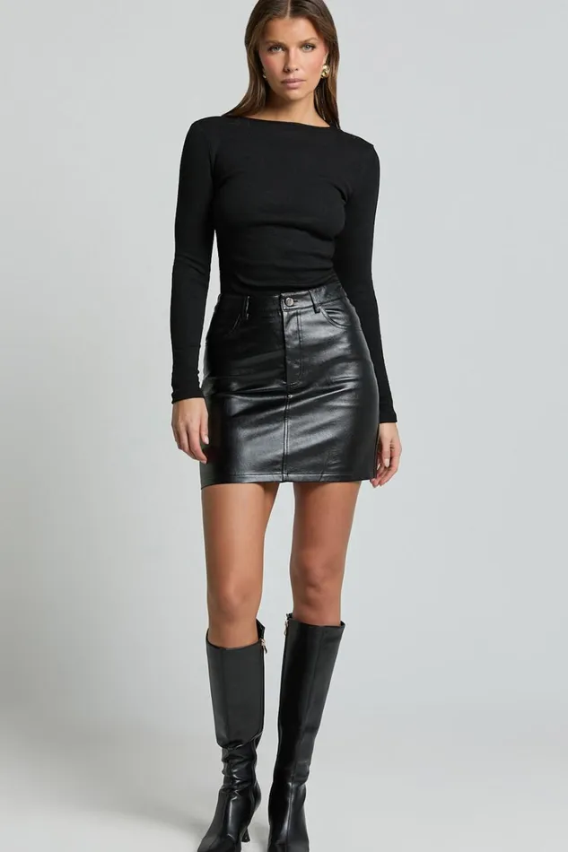 Alyse Top 8211 Ribbed Long Sleeve Ruched Top In Black Women Showpo Tops