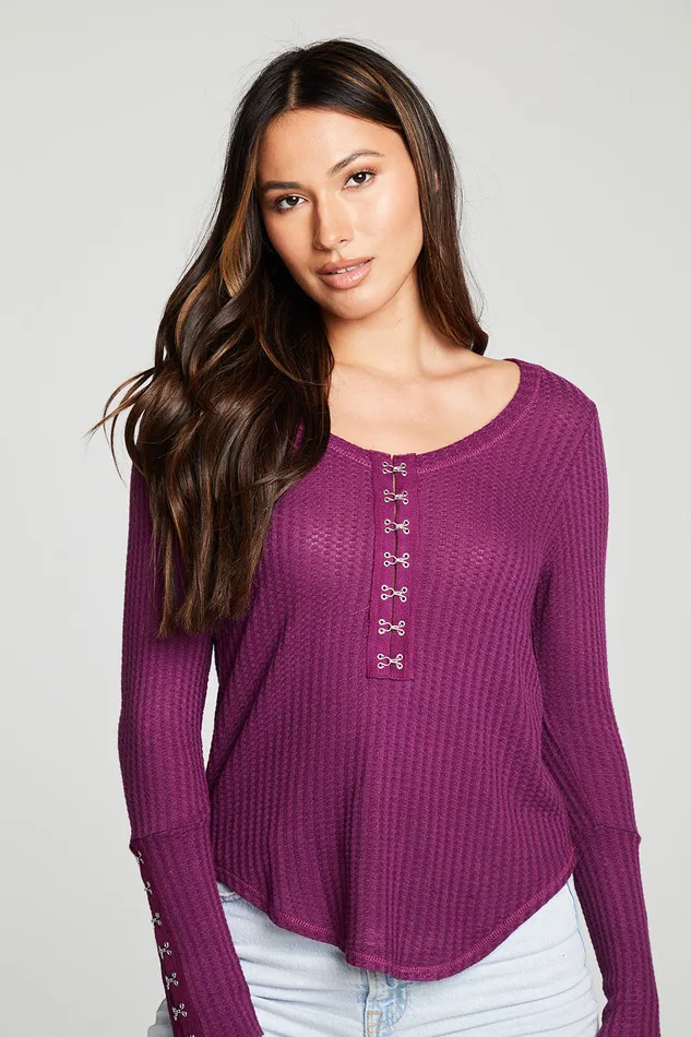 Chaser Brand Vintage Thermal Long Sleeve Scoop Neck Hook And Eye Shirttail Womens Tops