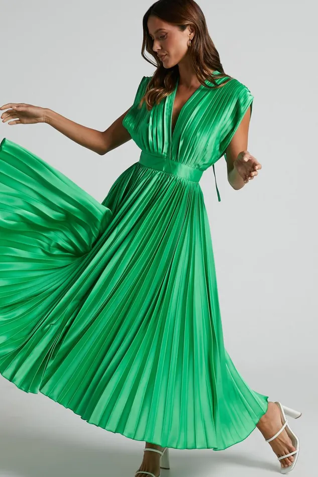 Della Midi Dress 8211 Plunge Neck Short Sleeve Pleated Dress In Green Women Showpo Dresses Della Midi Dress 8211 Plunge Neck Short Sleeve Pleated Dress In Green Women Showpo Dresses