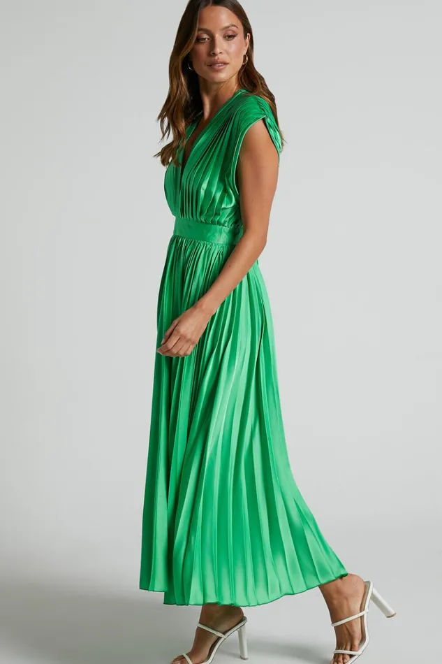Della Midi Dress 8211 Plunge Neck Short Sleeve Pleated Dress In Green Women Showpo Dresses