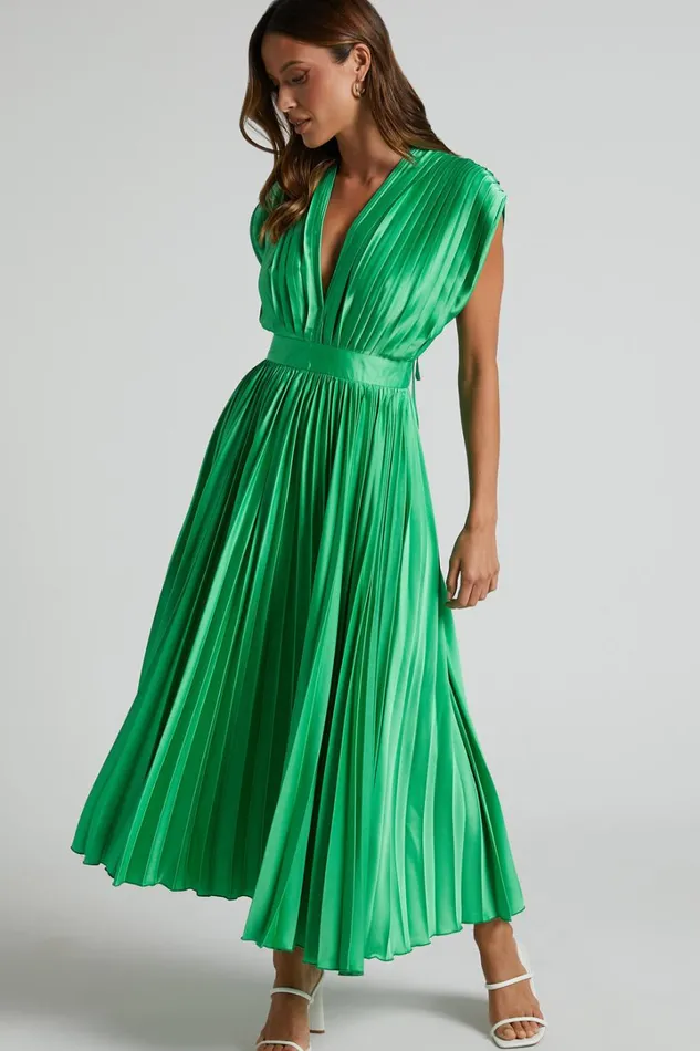 Della Midi Dress 8211 Plunge Neck Short Sleeve Pleated Dress In Green Women Showpo Dresses