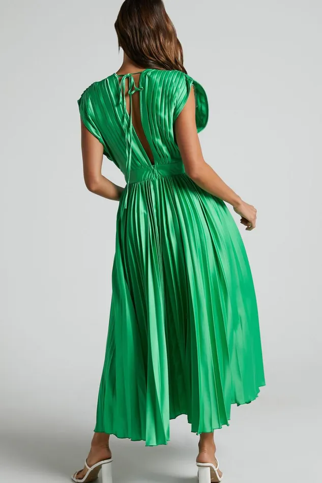 Della Midi Dress 8211 Plunge Neck Short Sleeve Pleated Dress In Green Women Showpo Dresses