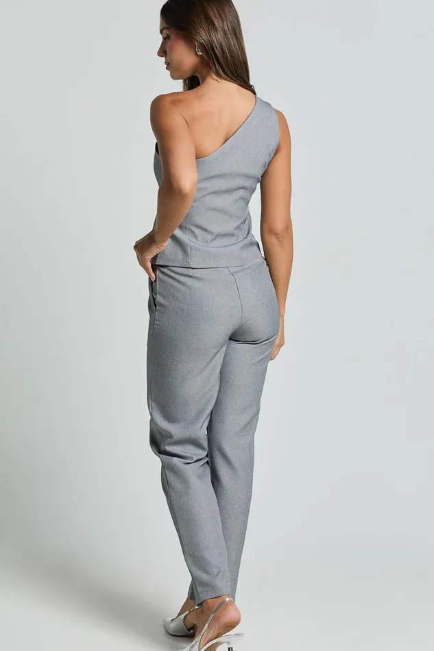 Kourtney Pants 8211 Mid Waist Pleated Trousers In Grey Women Showpo Pants