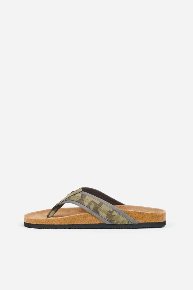 Men Brakeburn Slippers and Sandals Camo Flip Flops