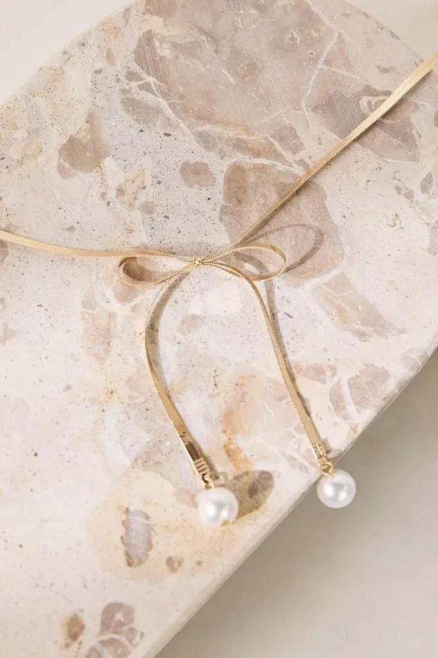 Michaela Necklace 8211 Ribbon Pearl Pendant Necklace In Gold Women Showpo Necklaces