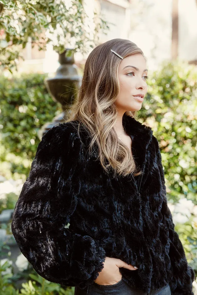 Outerwear Womens Sequin Faux Fur Puff Sleeve Zip Up Jacket Chaser Brand