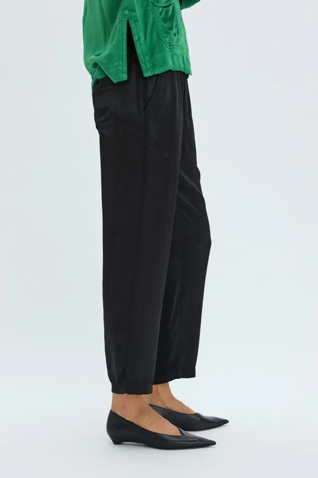 Raquel Allegra Pebble Satin Black Trapunto Pant Women Bottoms
