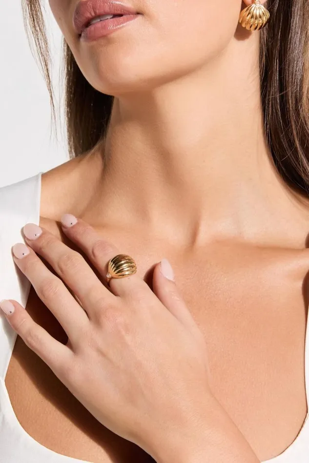 Skylee Ring 8211 Croisstant Shape Statement Ring In Gold Women Showpo Rings