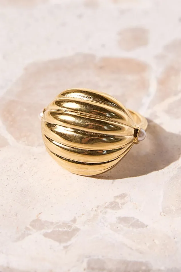 Skylee Ring 8211 Croisstant Shape Statement Ring In Gold Women Showpo Rings