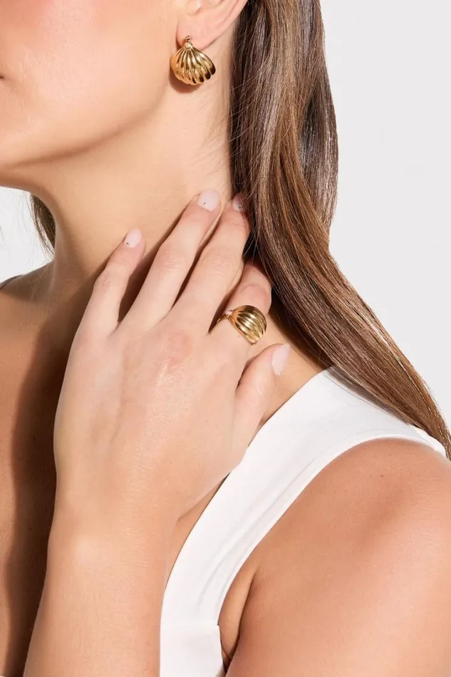 Skylee Ring 8211 Croisstant Shape Statement Ring In Gold Women Showpo Rings