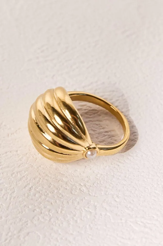 Skylee Ring 8211 Croisstant Shape Statement Ring In Gold Women Showpo Rings