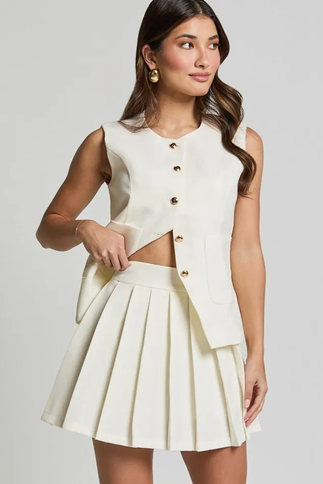 Tyla Top 8211 Scoop Neck Pocket Detail Button Up Vest In White Women Showpo Tops