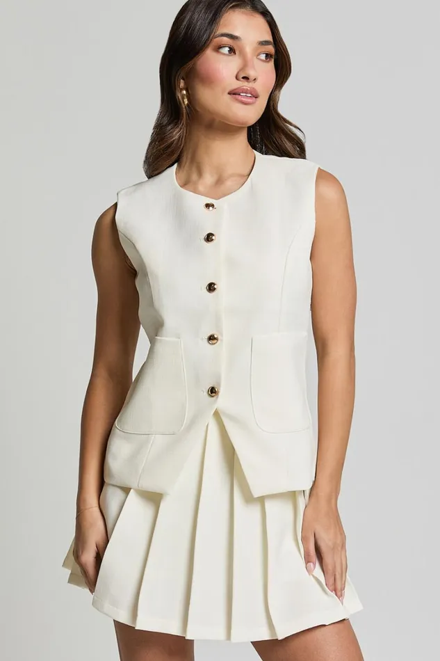 Tyla Top 8211 Scoop Neck Pocket Detail Button Up Vest In White Women Showpo Tops