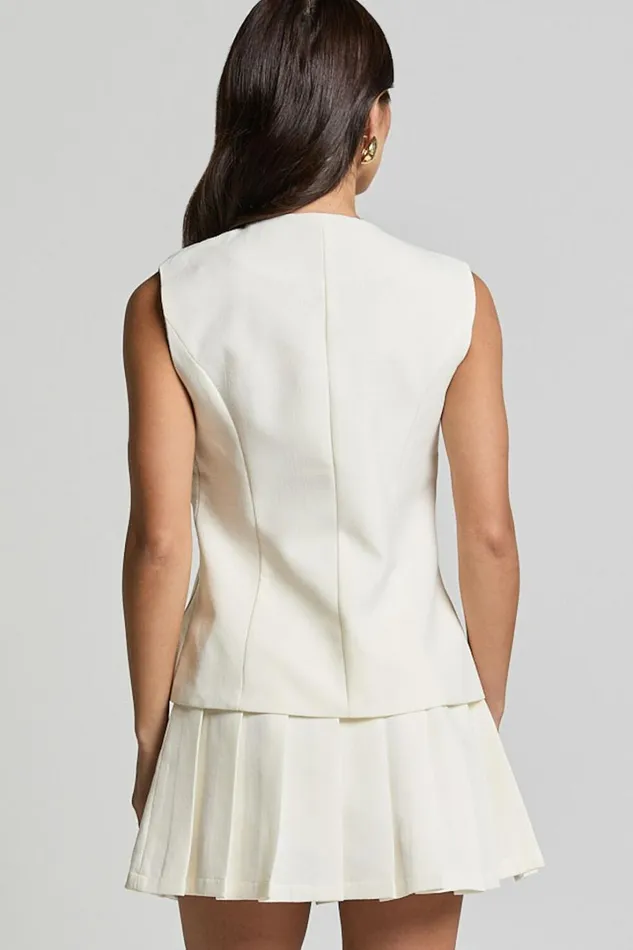 Tyla Top 8211 Scoop Neck Pocket Detail Button Up Vest In White Women Showpo Tops