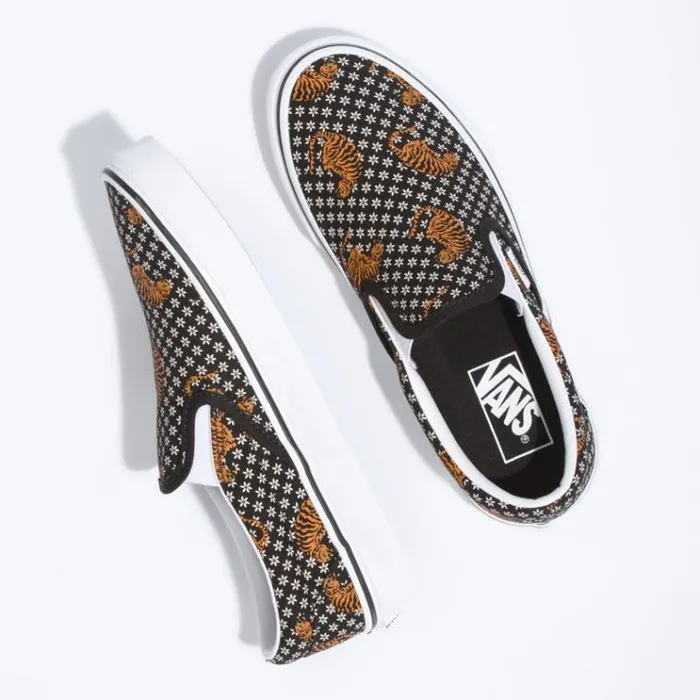 Vans Tiger Floral Classic SlipOn BlackTrue White MensWomens Classics Shoes Vans Tiger Floral Classic SlipOn BlackTrue White MensWomens Classics Shoes