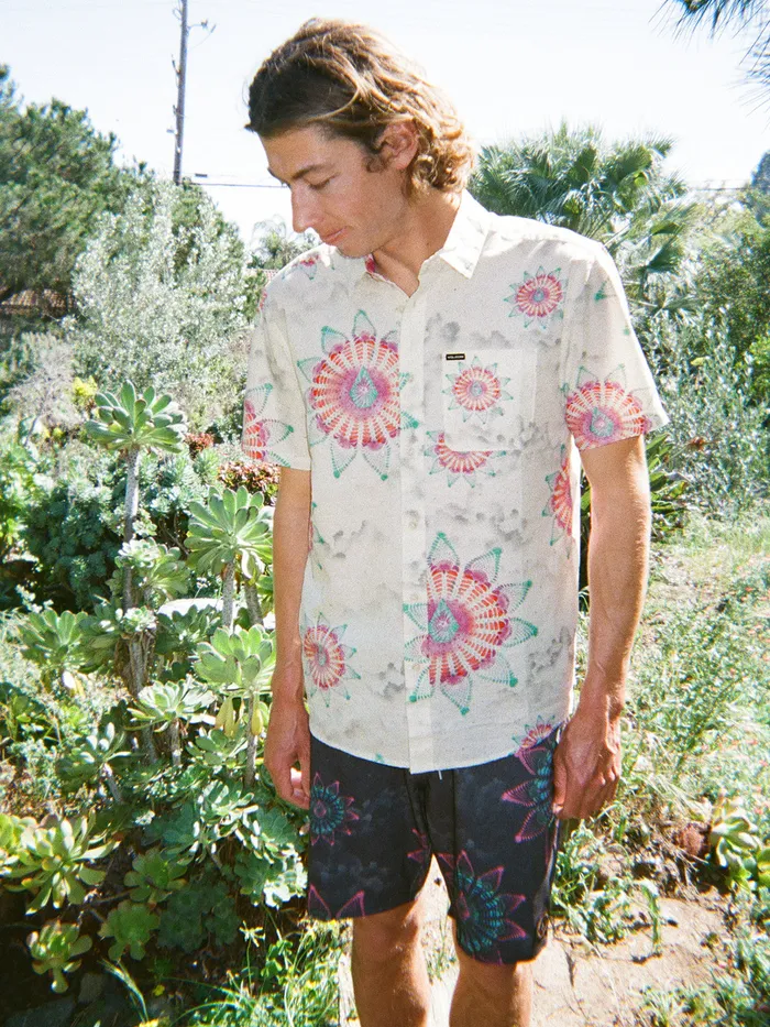 Volcom Shirts and Flannels Star Shields Featured Artist Short Sleeve Shirt 8211 Coconut Coconut 8211 Mens Volcom Shirts and Flannels Star Shields Featured Artist Short Sleeve Shirt 8211 Coconut Coconut 8211 Mens