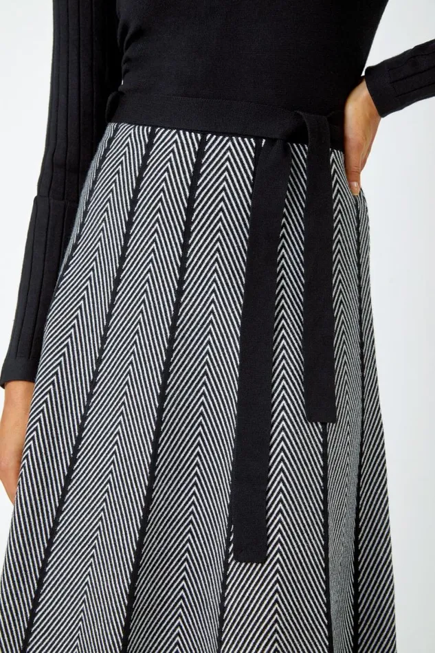 Women Black Chevron Print Belted Jumper Dress Roman Dresses