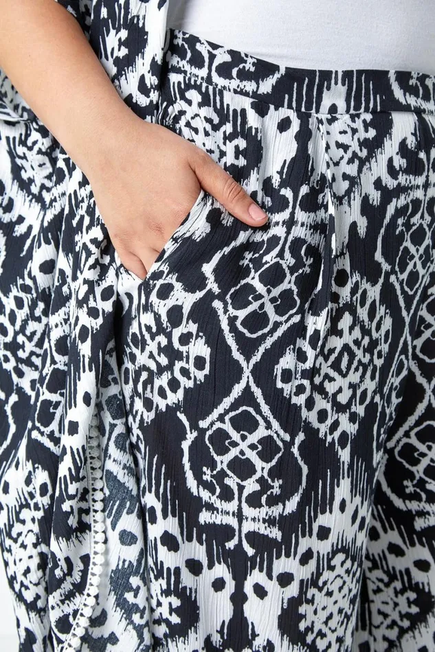 Women Black Curve Aztec Print Crinkle Cropped Culottes Roman Trousers
