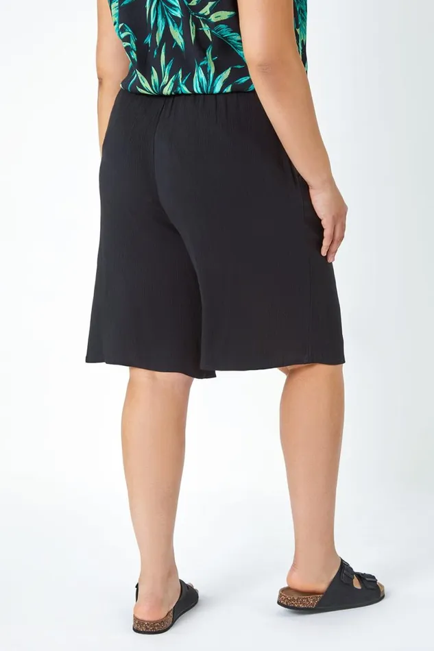 Women Black Curve Plain Elastic Waist Crinkle Pocket Shorts Roman Shorts