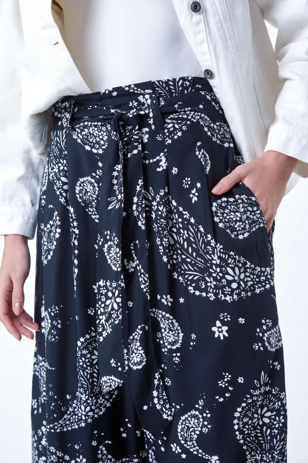 Women Black Paisley Print Wide Leg Cropped Trousers Roman Trousers