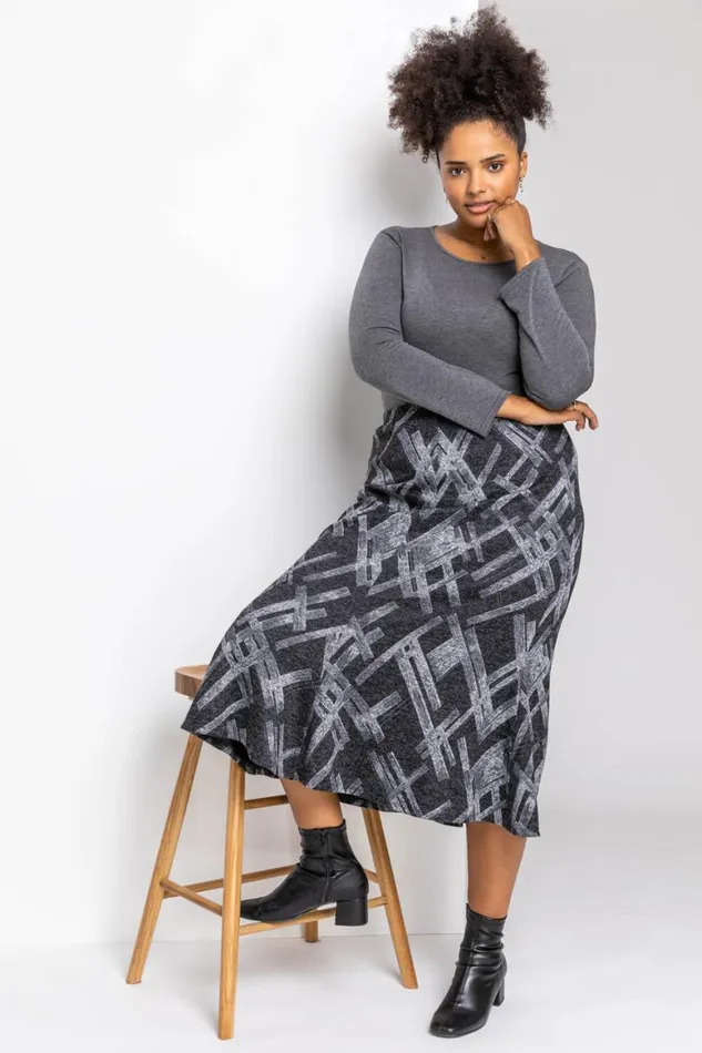 Women Dark Grey Curve Abstract Cross Print Fluted Skirt Roman Skirts