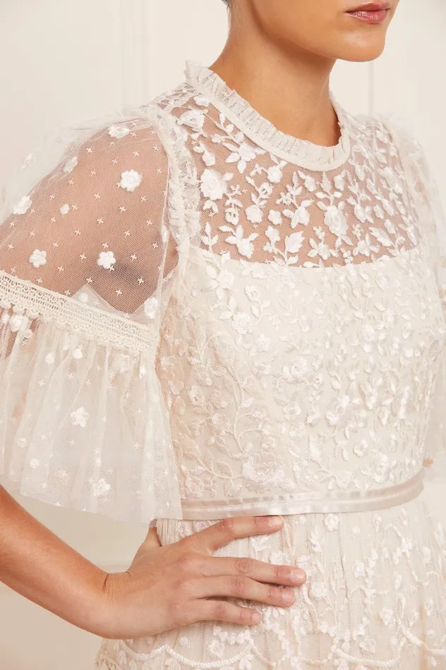 Women Embroidered Dresses Needle and Thread Midsummer Lace Round Neck Gown Champagne