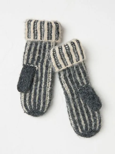 Women Fatface Gloves Grey Plaited Mittens