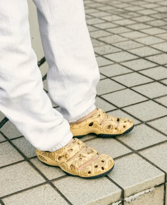 Women KEEN Casual Yogui Arts Clogs 8211 SlipOn Shoes Women KEEN Casual Yogui Arts Clogs 8211 SlipOn Shoes