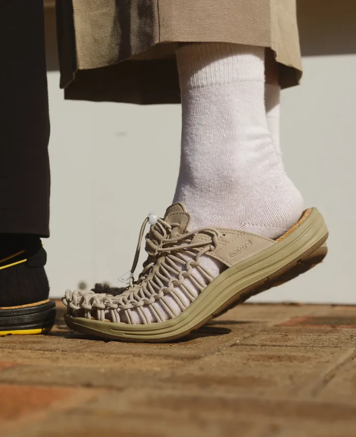 Women KEEN Sandals All Gender UNEEK II Convertible BlackKeen Yellow Sandal Women KEEN Sandals All Gender UNEEK II Convertible BlackKeen Yellow Sandal