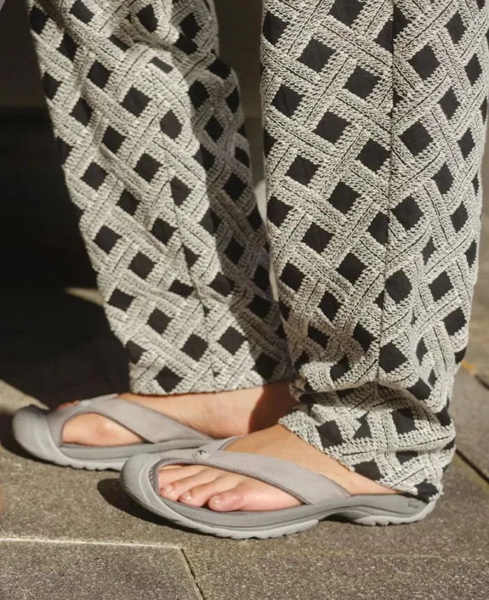 Women KEEN SlipOns Waimea Sorrel HorsePlaza Taupe Leather FlipFlop Women KEEN SlipOns Waimea Sorrel HorsePlaza Taupe Leather FlipFlop