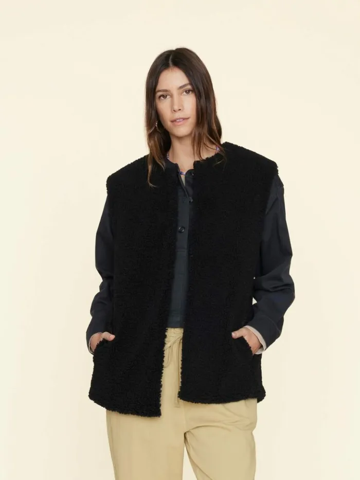 Women Sweaters and Jackets Xirena Black Thea Vest