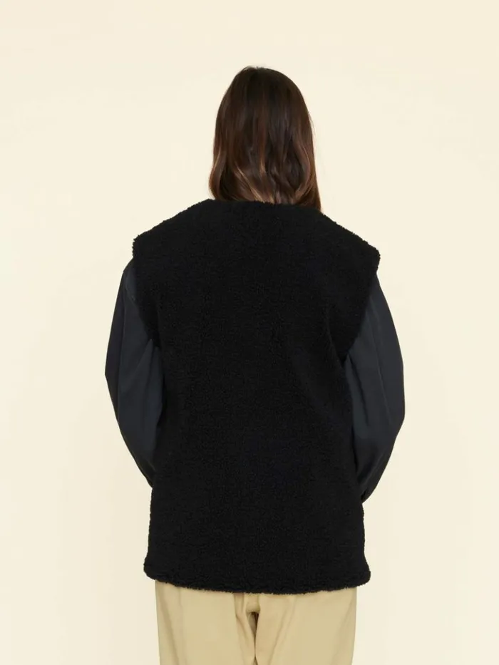 Women Sweaters and Jackets Xirena Black Thea Vest